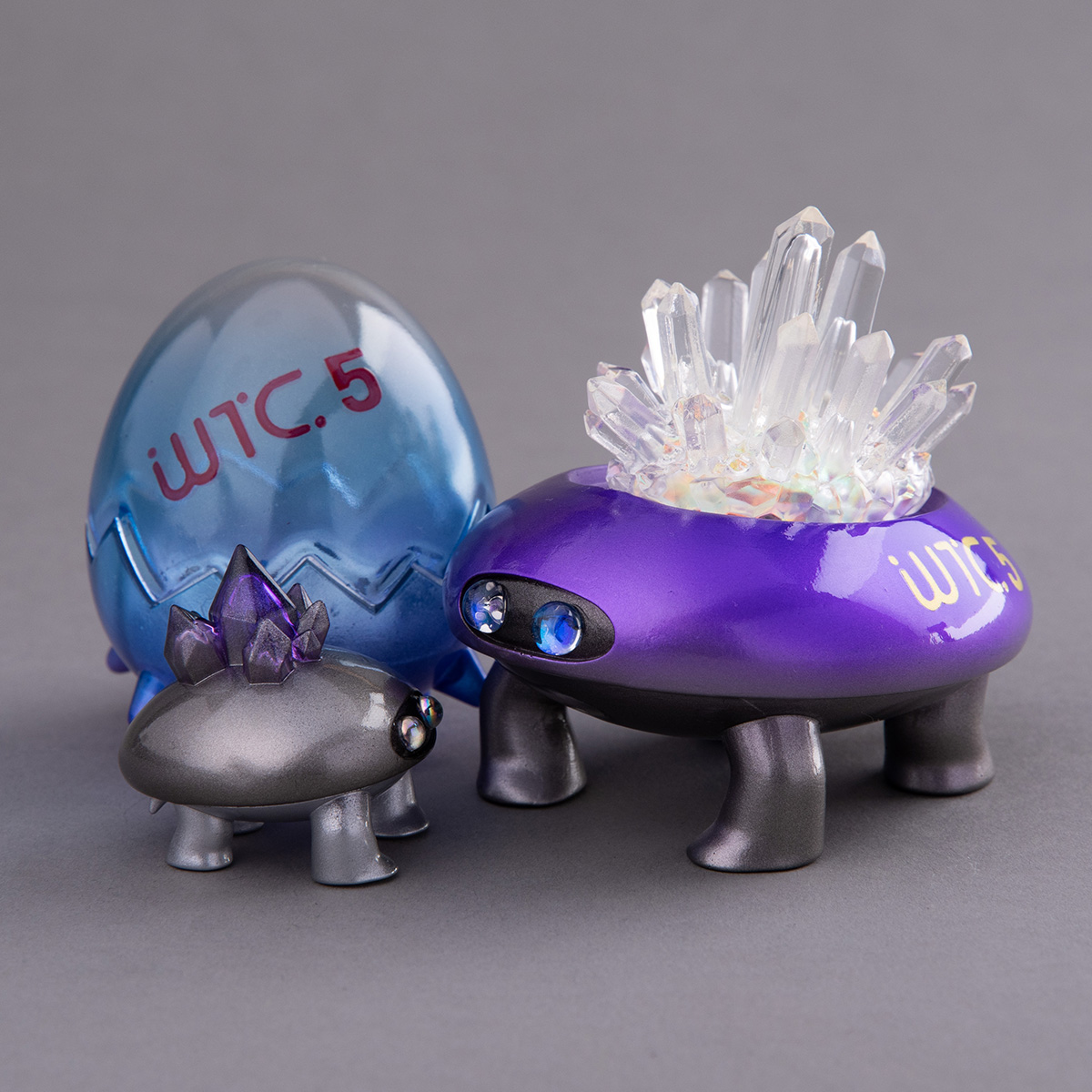 オークションNo.3「WTC5記念クリスタートル親子（赤紫）」EGG company